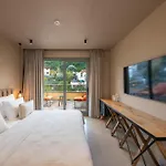 Roome Hotel
